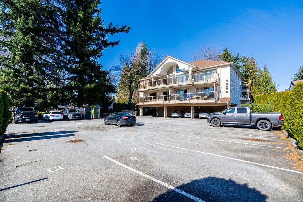 Photo of 33839 Marshall Road #201, Abbotsford, BC V2S 1L6 (MLS # R3096097)