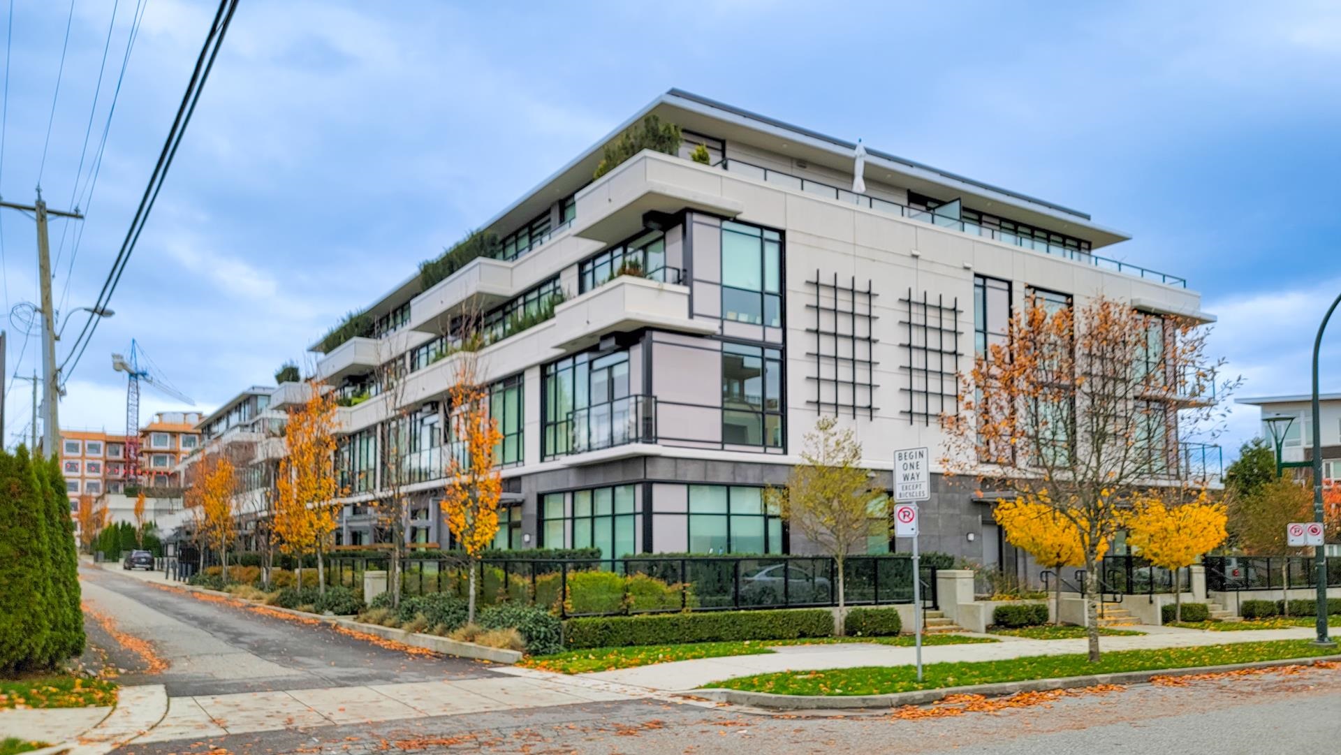 438 W King Edward Avenue 671