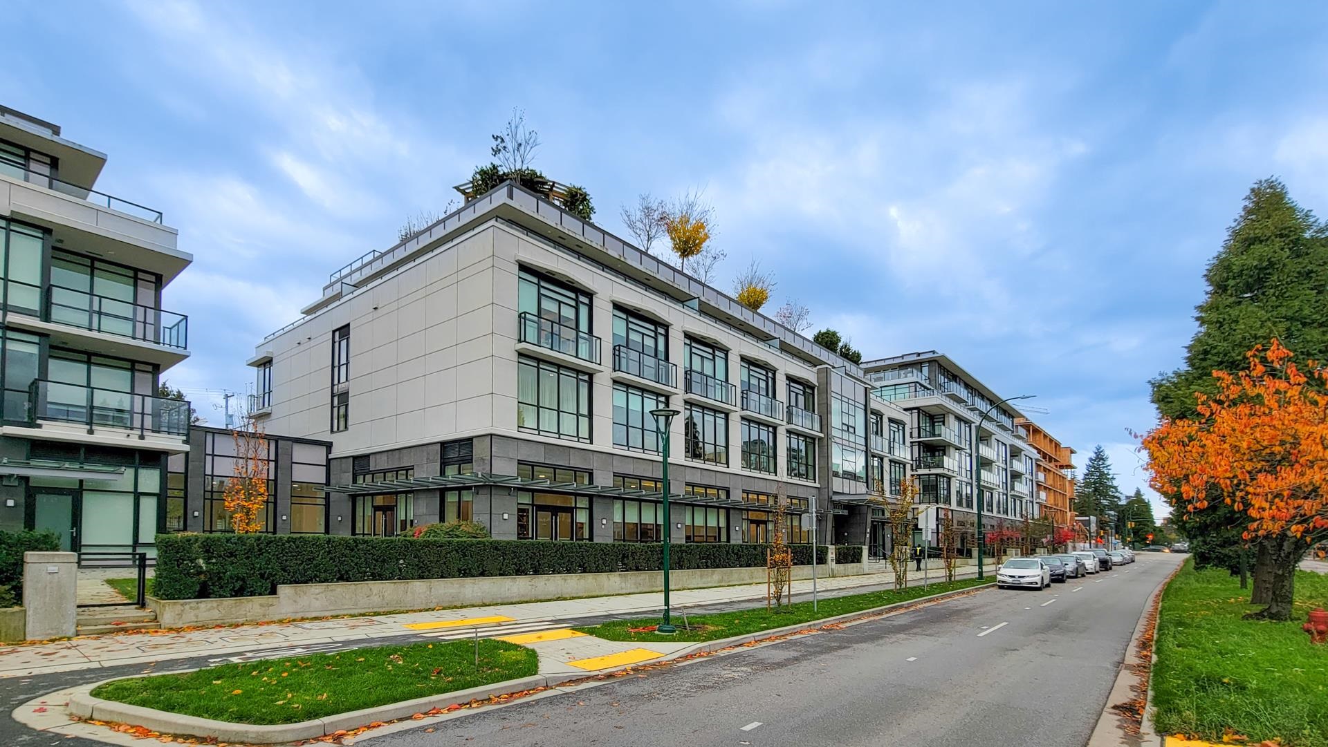 438 W King Edward Avenue 671