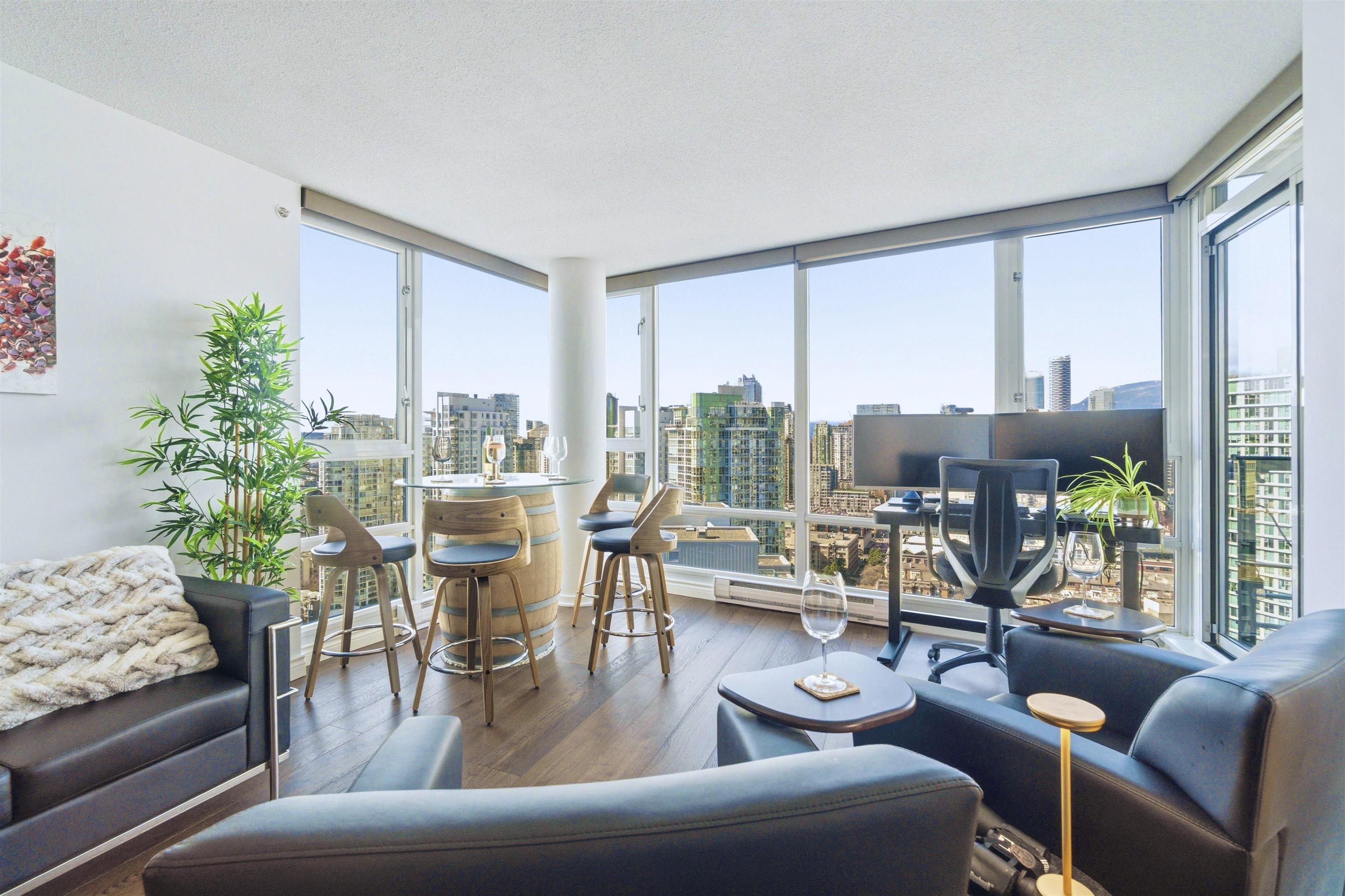1033 Marinaside Crescent 3608