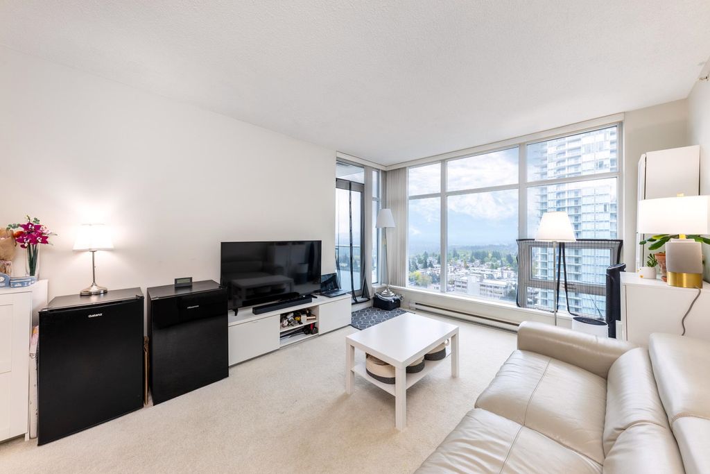 listing image 1100403658106404324