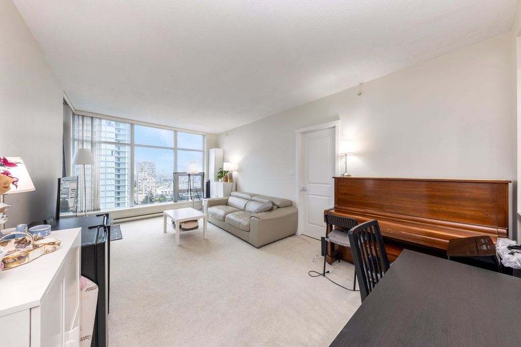 listing image 1109080335514872021