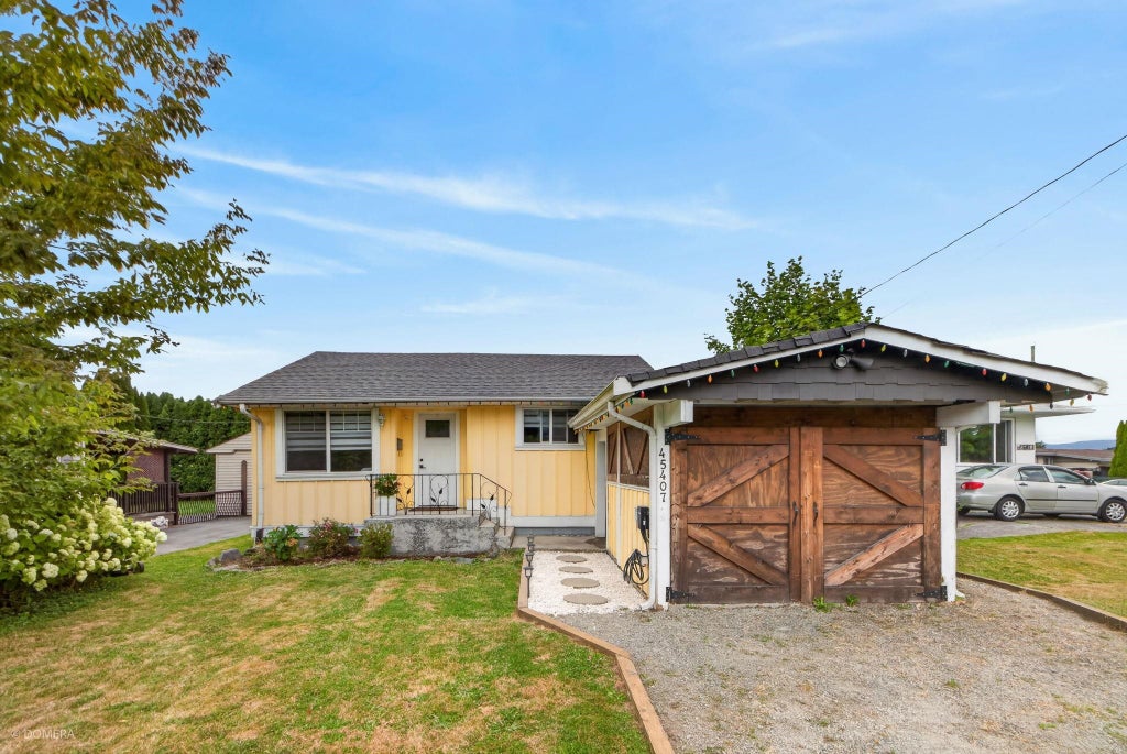 Photo of 45407 Wellington Avenue, Chilliwack, BC V2P 2G2 (MLS # R3146205)