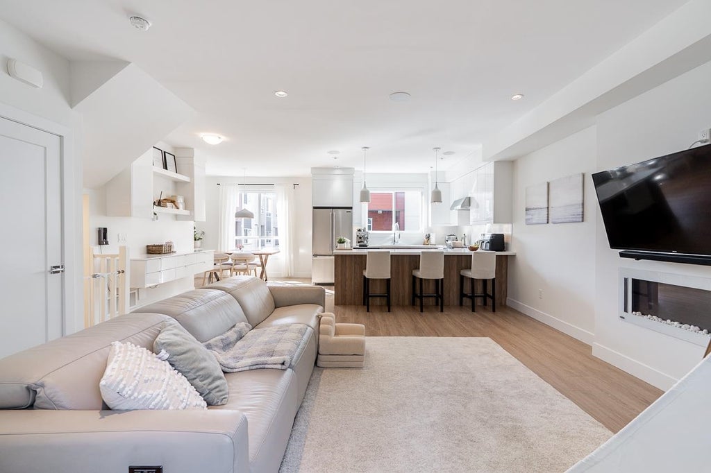 Photo of 1670 160 Street #32, Surrey, BC V4A 0C6 (MLS # R3158324)