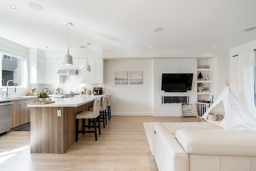 Photo of 1670 160 Street #32, Surrey, BC V4A 0C6 (MLS # R3158324)