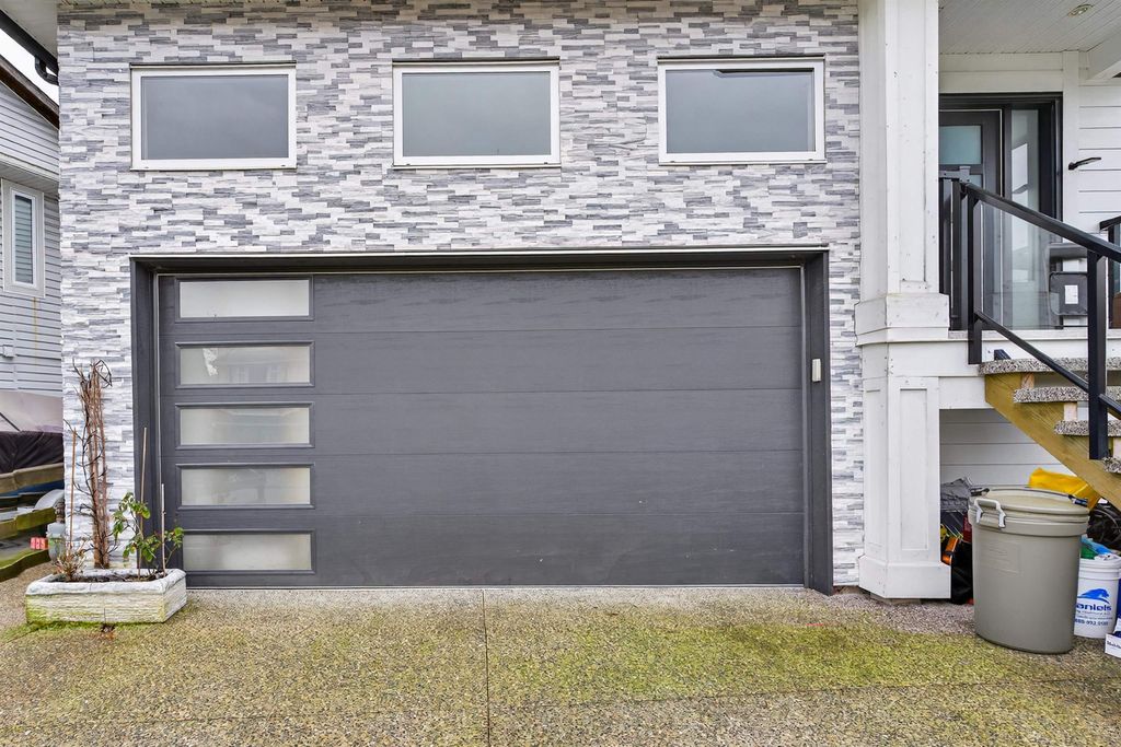 Photo of 20180 Stanton Avenue, Maple Ridge, BC V2X 0E5 (MLS # R3113185)