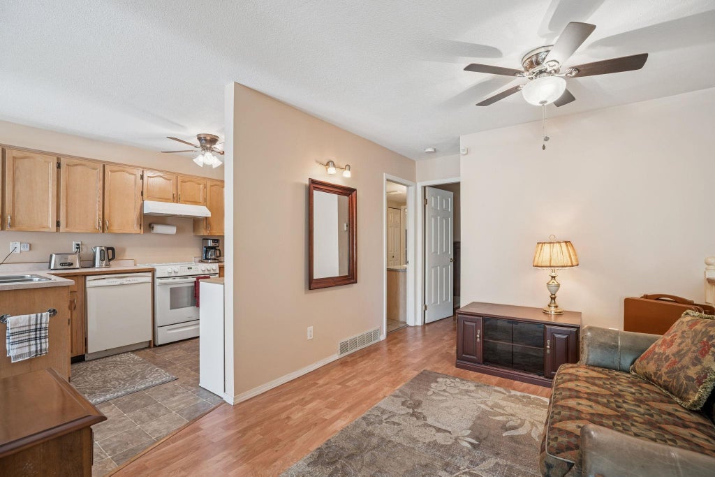 Photo of 11726 225 Street #402, Maple Ridge, BC V2X 6E4 (MLS # R3142741)