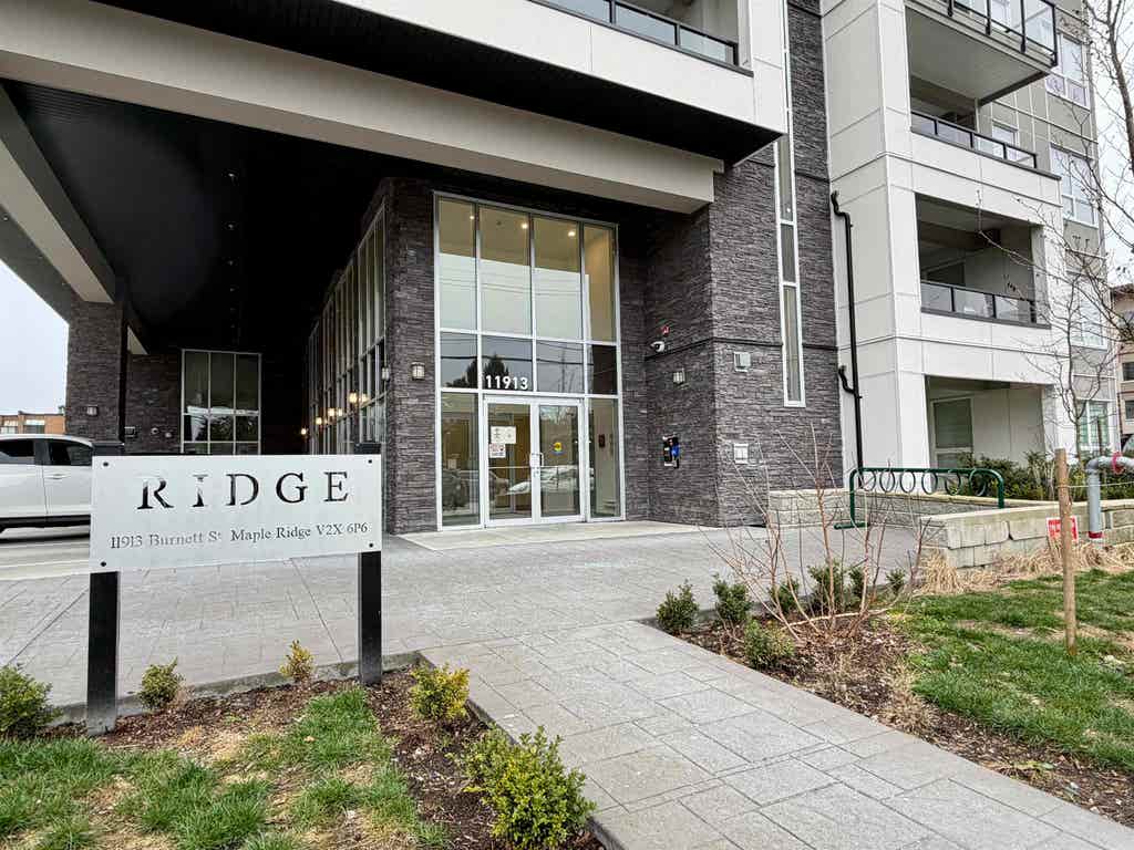 Photo of 11913 Burnett Street #105, Maple Ridge, BC V2X 4N1 (MLS # R3150487)