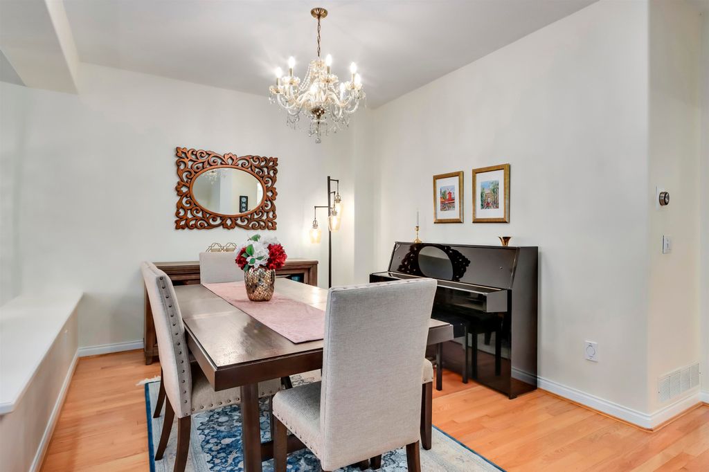 listing image 1100887270400996450