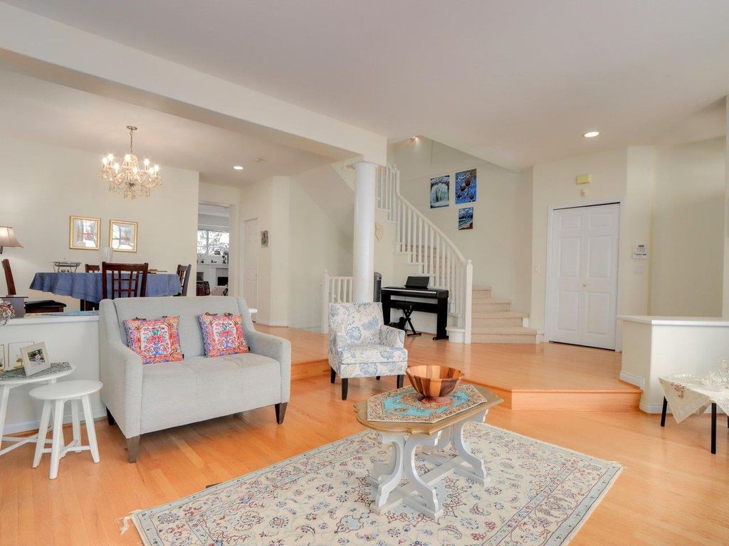 listing image 1104197465203752512