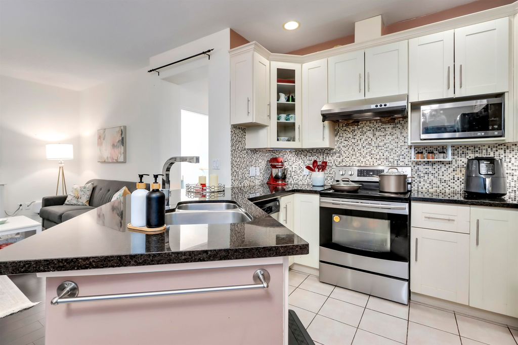 listing image 1109477057409078401