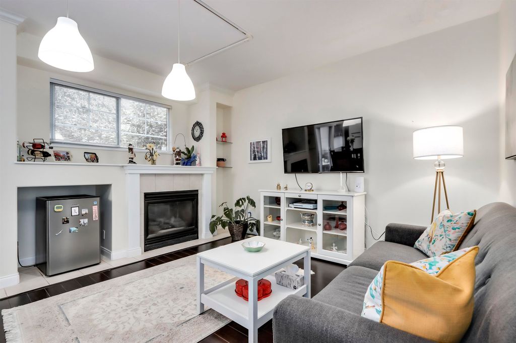 listing image 1101819062264552232