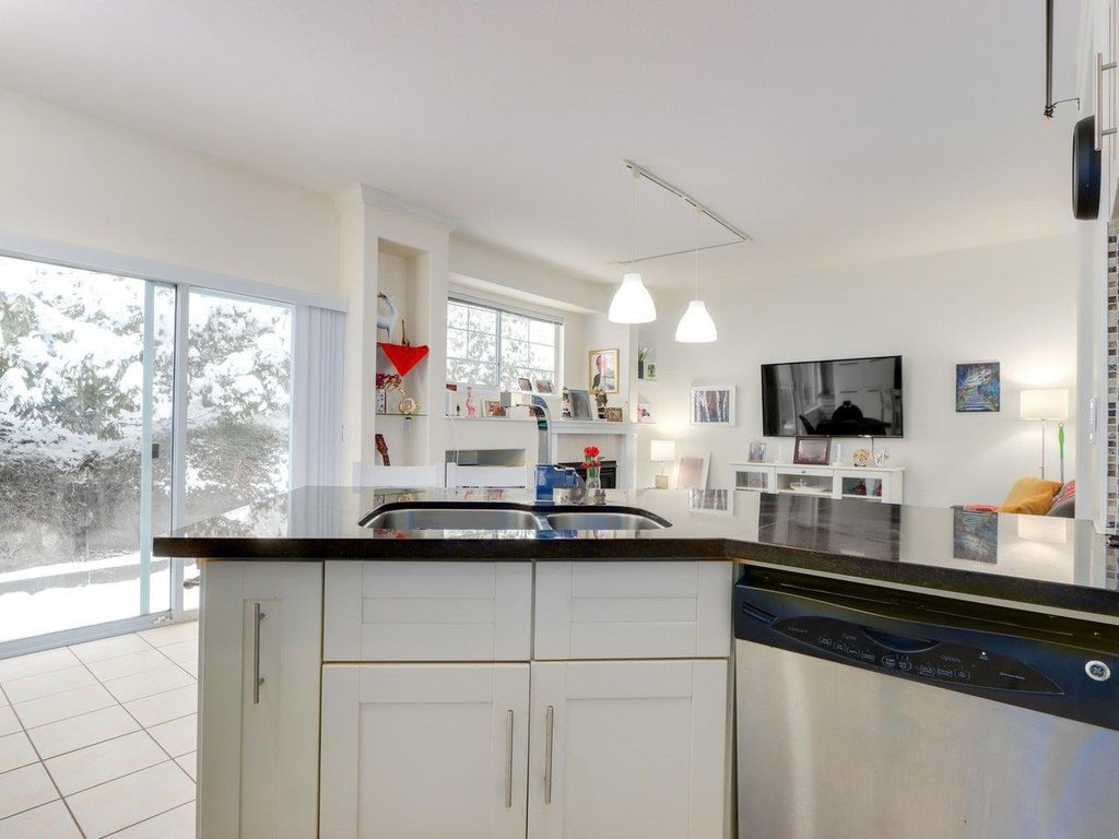 listing image 1104260024938203506