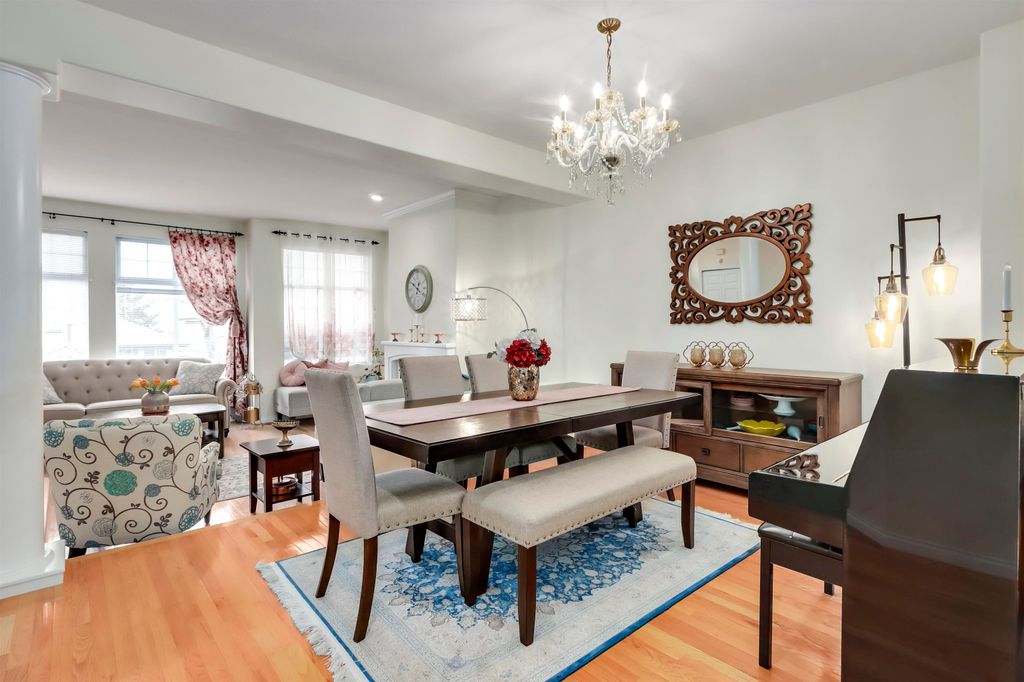 listing image 1104432059392788610