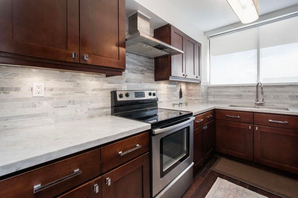 listing image 1104035951737090336