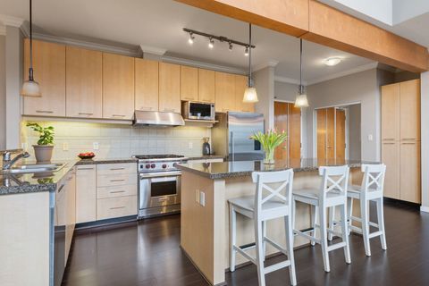 560 Raven Woods Drive 514 North Vancouver BC V7G 2T3