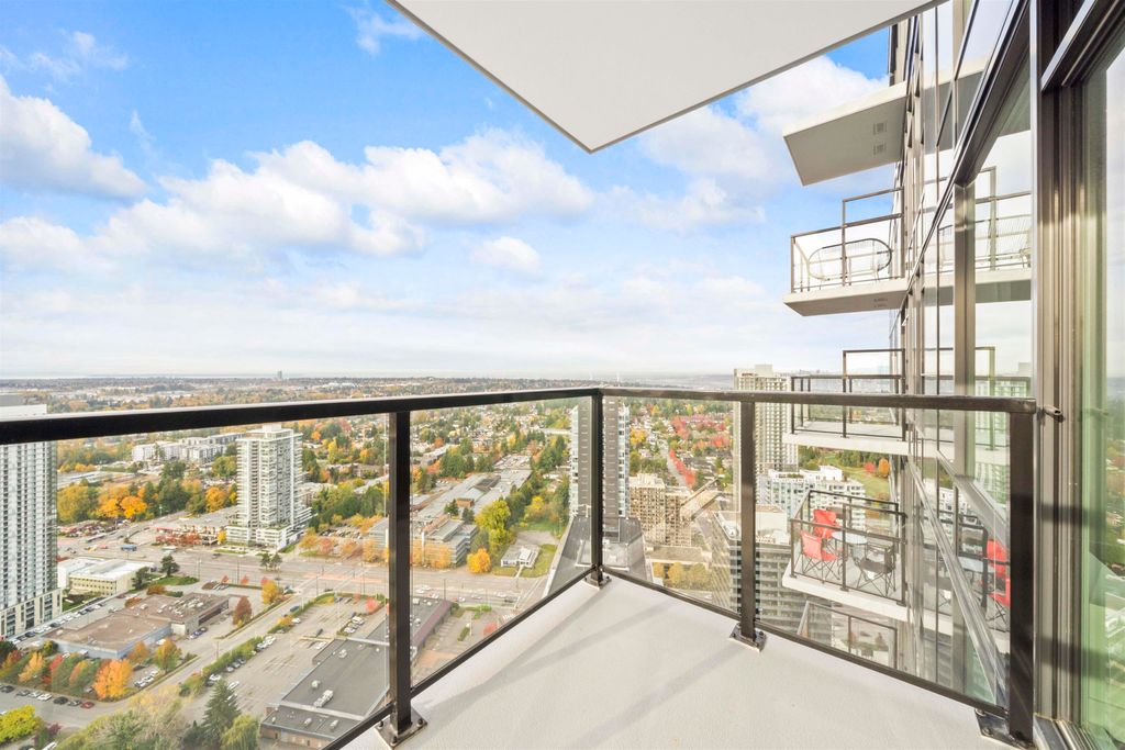 listing image 1105406963346380032