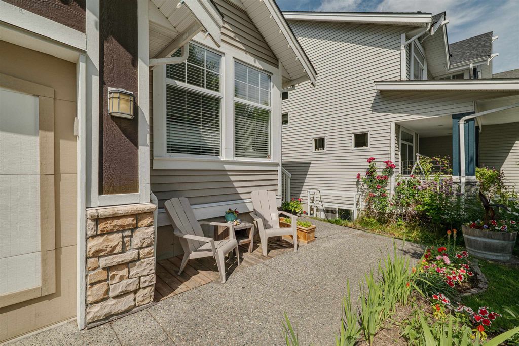 Photo of 20465 67b Avenue, Langley, BC V2Y 3C9 (MLS # R3147892)