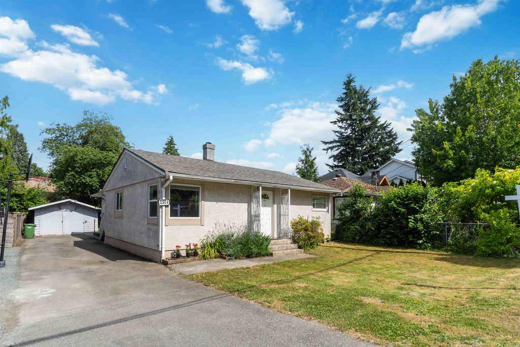 Photo of 2304 Mouldstade Road, Abbotsford, BC V2S 3X4 (MLS # R3146848)
