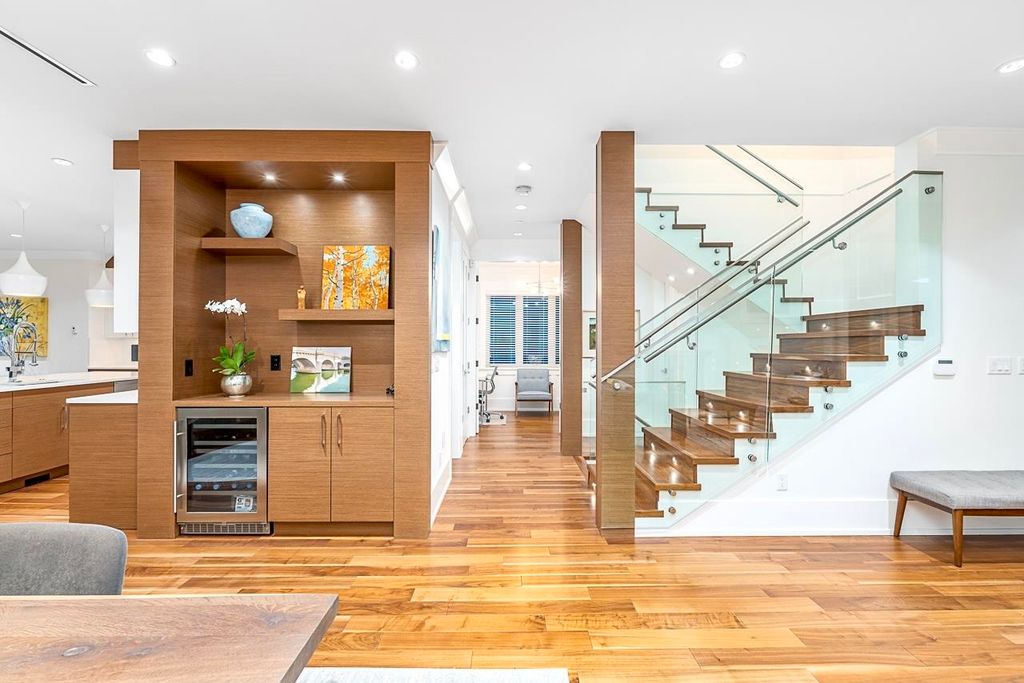listing image 1101537694593624996
