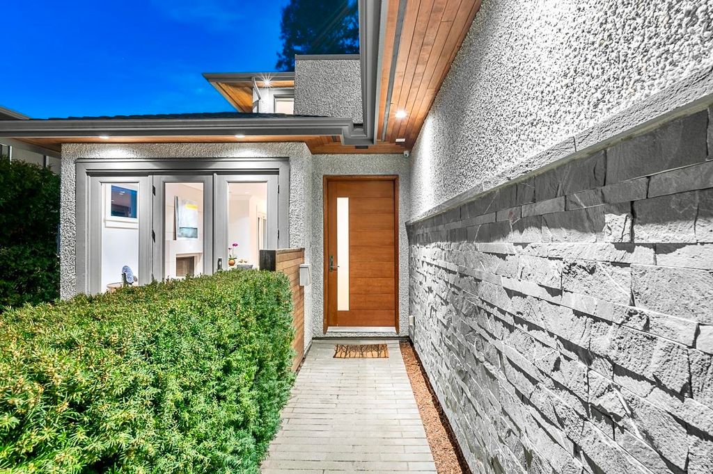 listing image 1106985772984027600