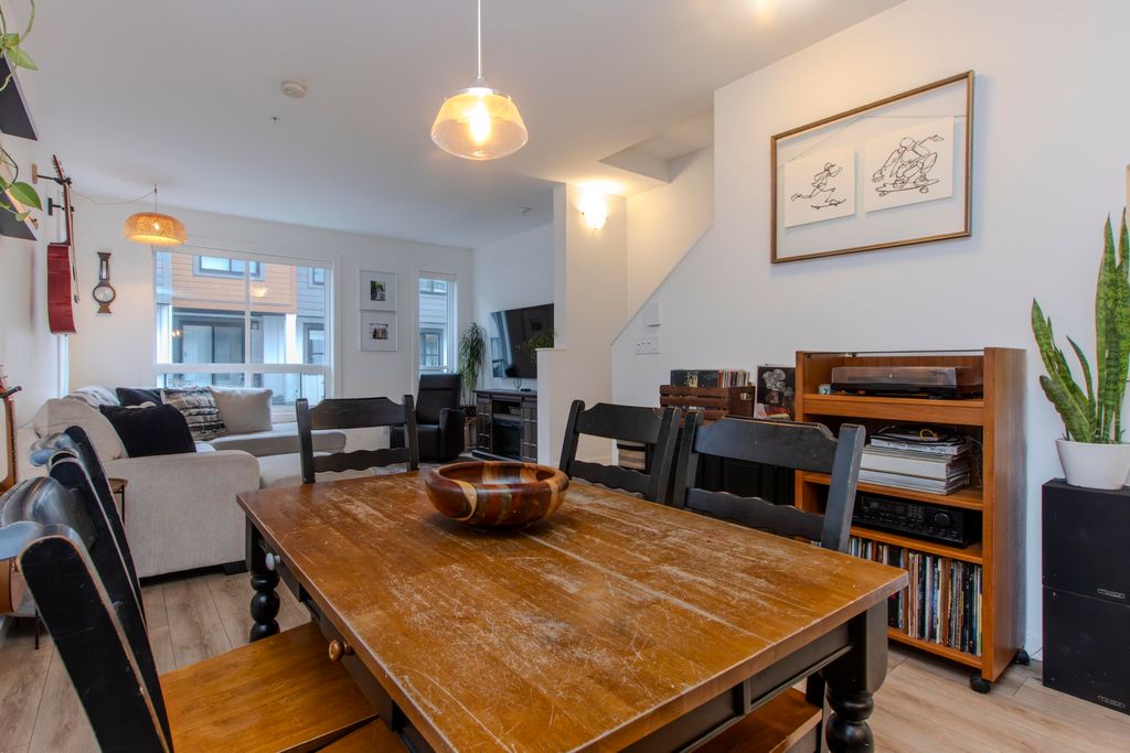 listing image 1103115771386205705