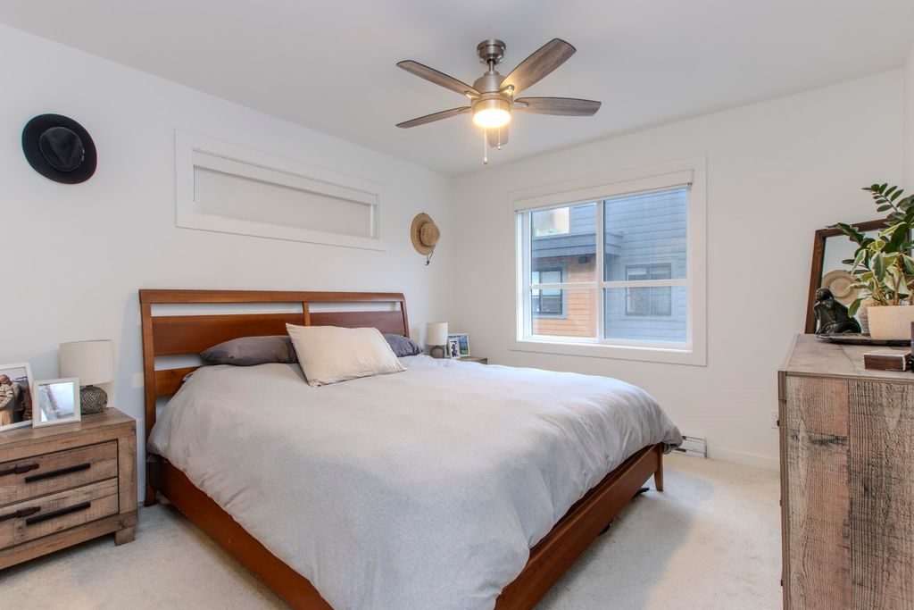 listing image 1104875364691757986