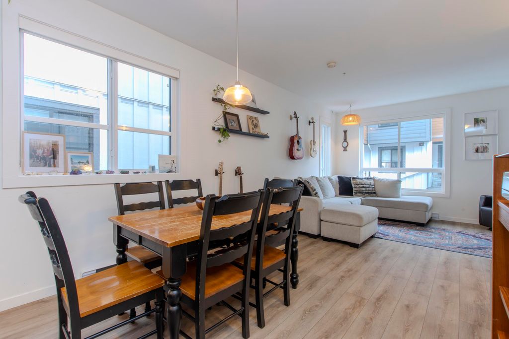 listing image 1105155316967410883