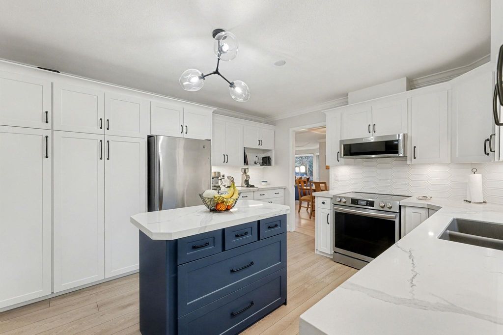 listing image 1104901792058676773