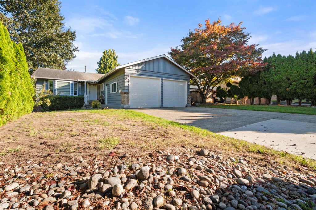 Photo of 3752 Harwood Crescent, Abbotsford, BC V2S 7A6 (MLS # R3171817)