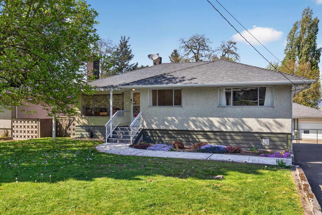 Photo of 13759 111 Avenue, Surrey, BC V3R 2C1 (MLS # R3120341)