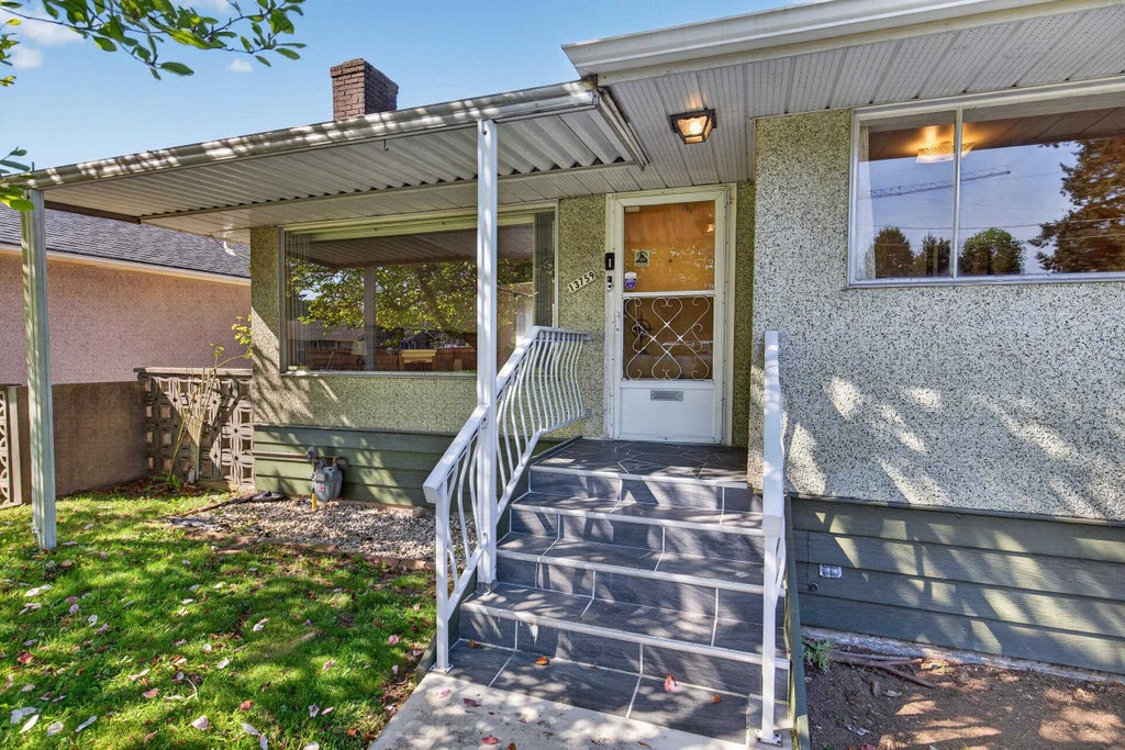 Photo of 13759 111 Avenue, Surrey, BC V3R 2C1 (MLS # R3120341)