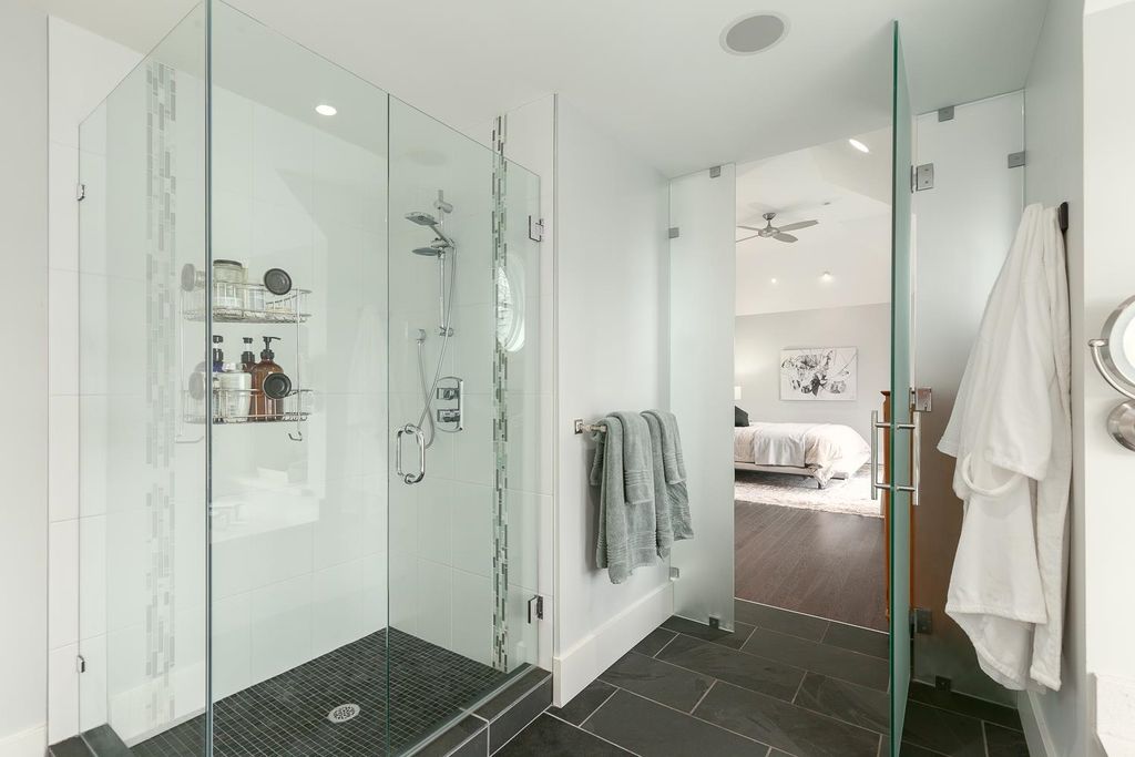 listing image 1104480590285492792