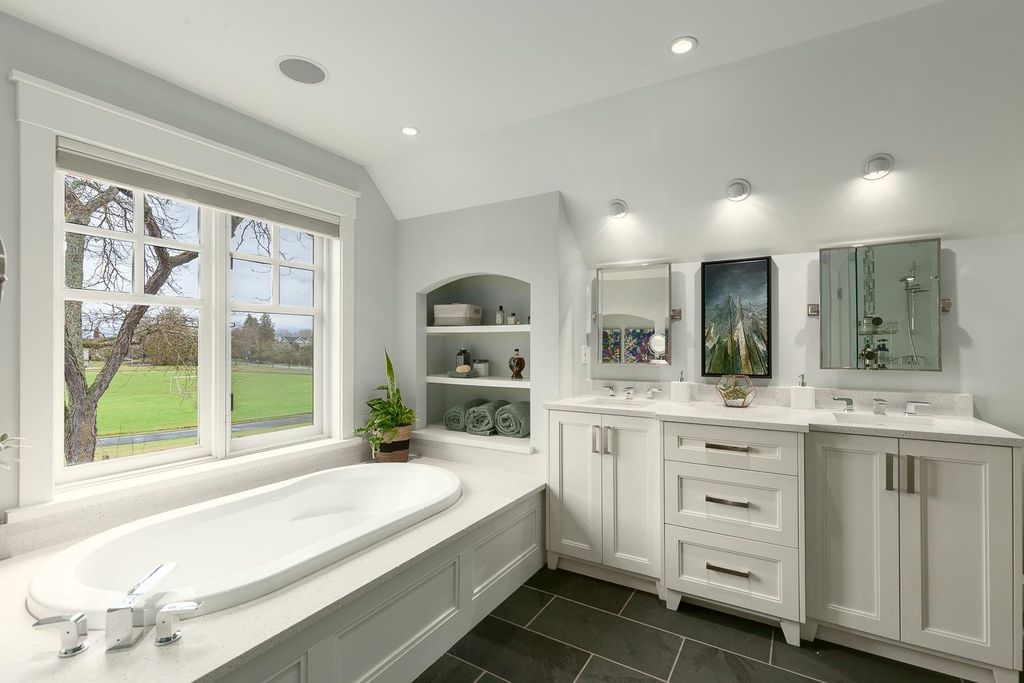 listing image 1109339404551995892