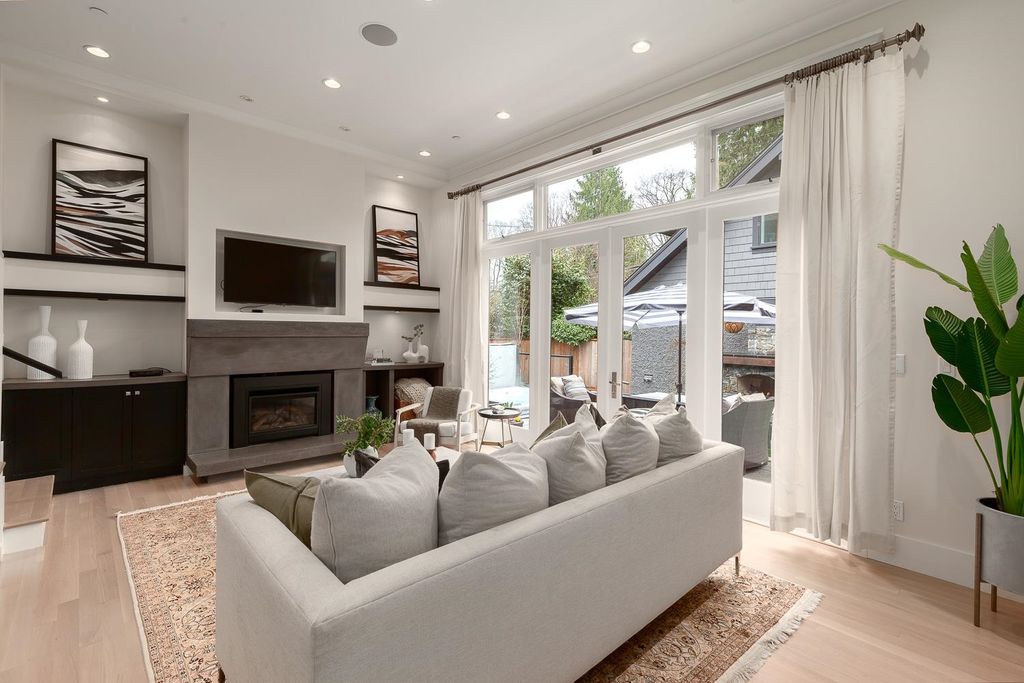 listing image 1102032663199389071