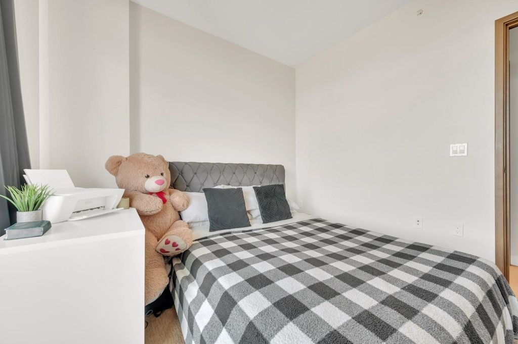 listing image 1104247415750623766