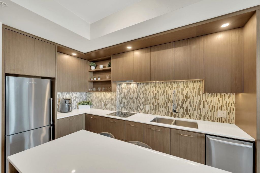 listing image 1103649758677983459