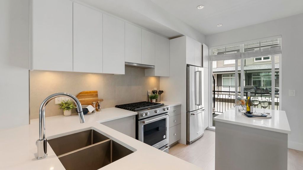 listing image 1103545736769033729