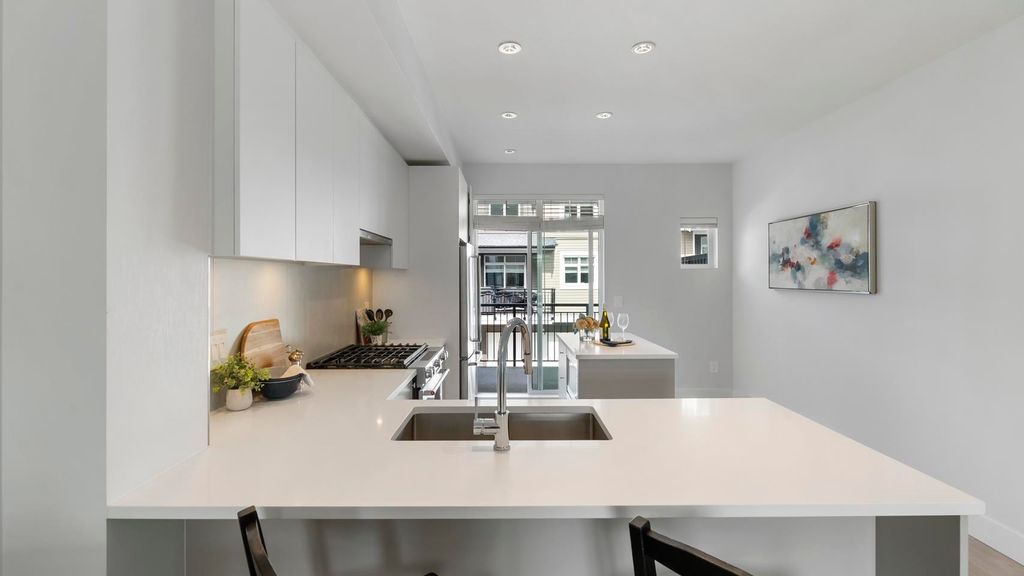 listing image 1100836823917760896