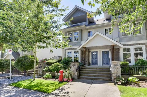 15432 16a Avenue 1 Surrey BC V4A 1T3