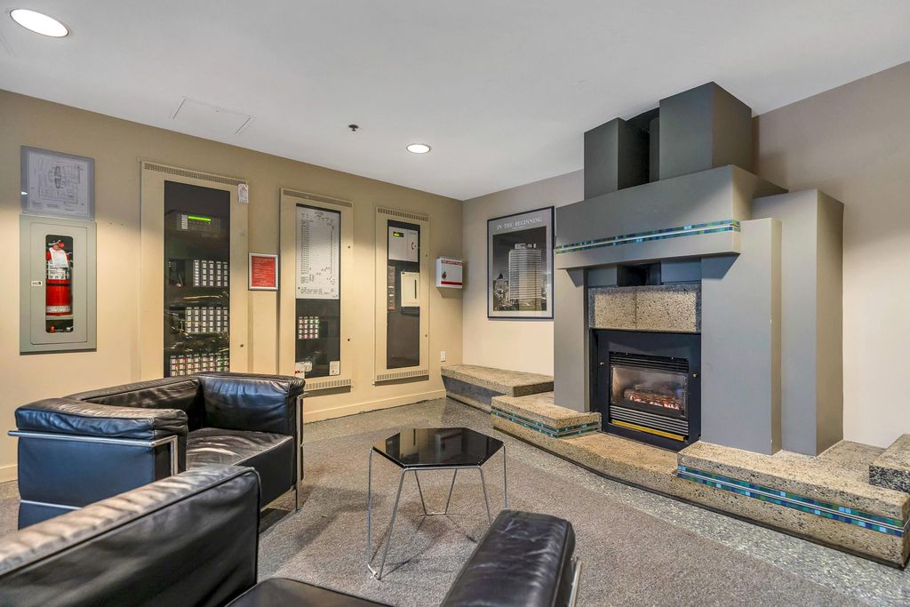 listing image 1109791979028864000