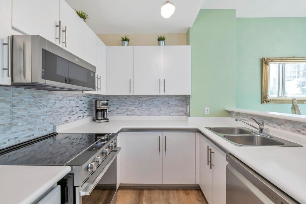 listing image 1105541312433478618