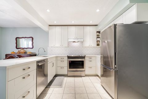 250 Balmoral Place Port Moody BC V3H 4B9