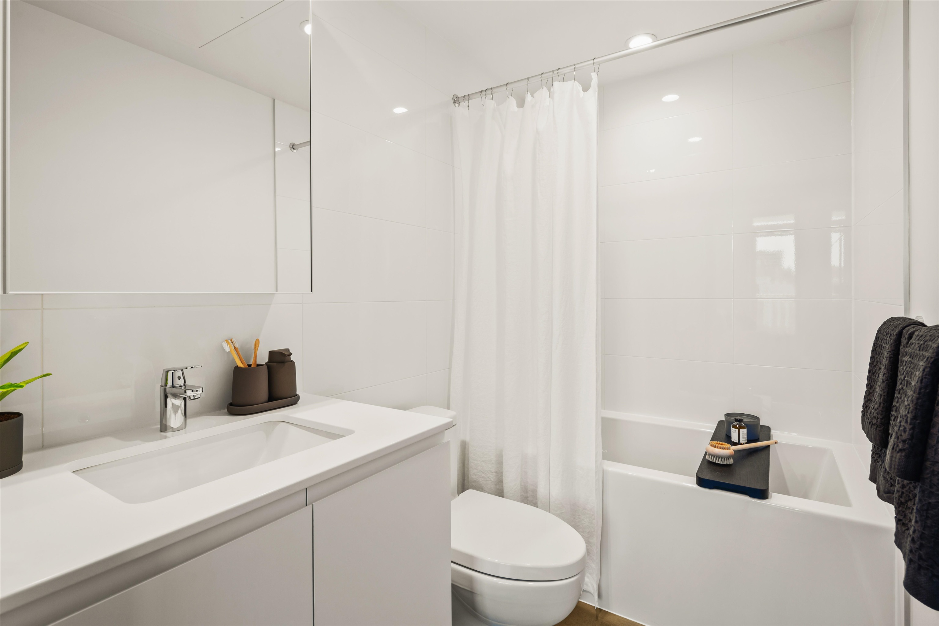 3888 Evergreen Place 606