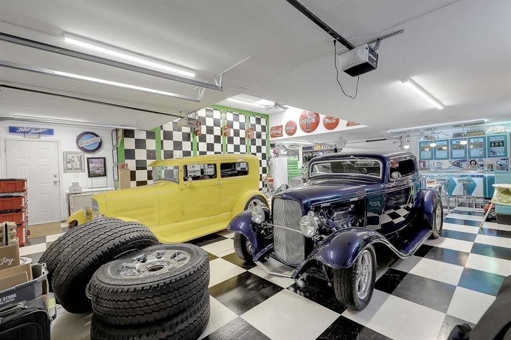 Photo of 20214 Patterson Avenue, Maple Ridge, BC V2X 2P4 (MLS # R3112026)