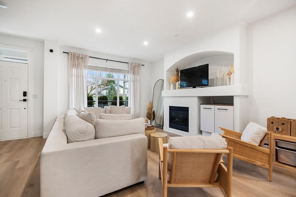 listing image 1100411858756774175