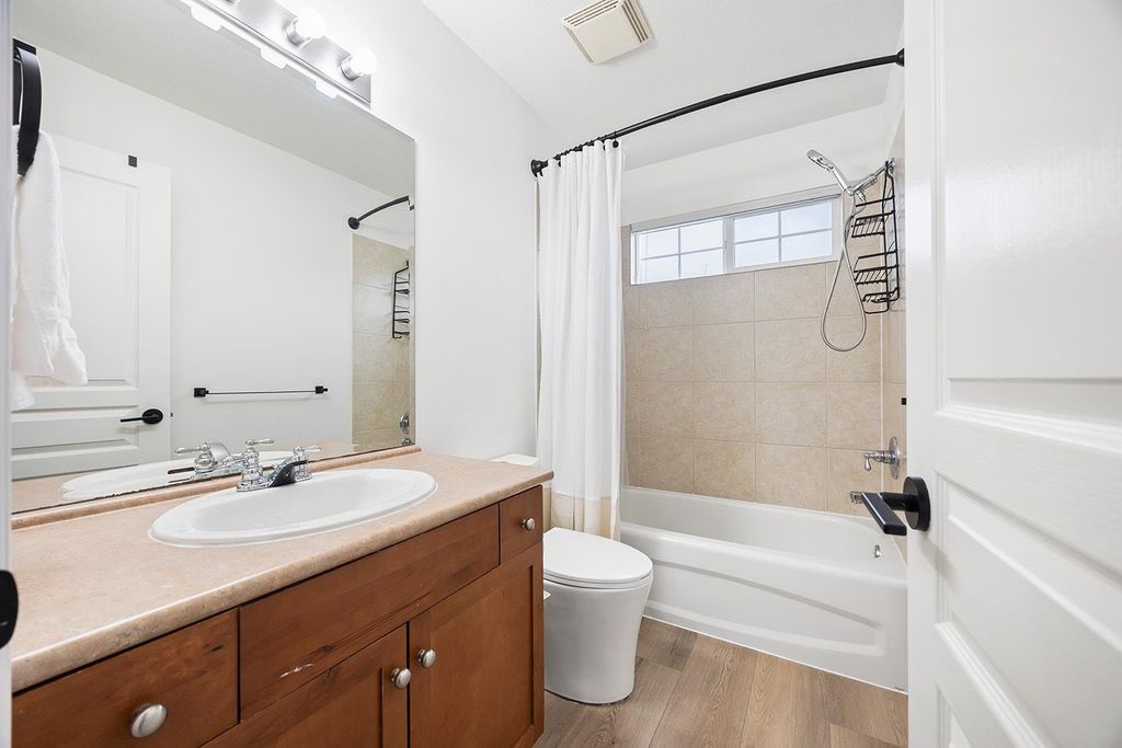 listing image 1109617547507785980