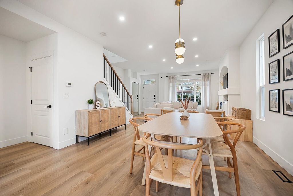 listing image 1104510967769378619