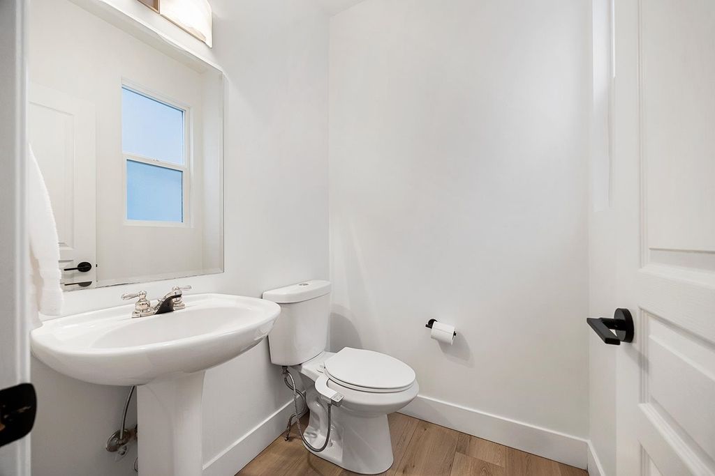 listing image 1109809966372994475