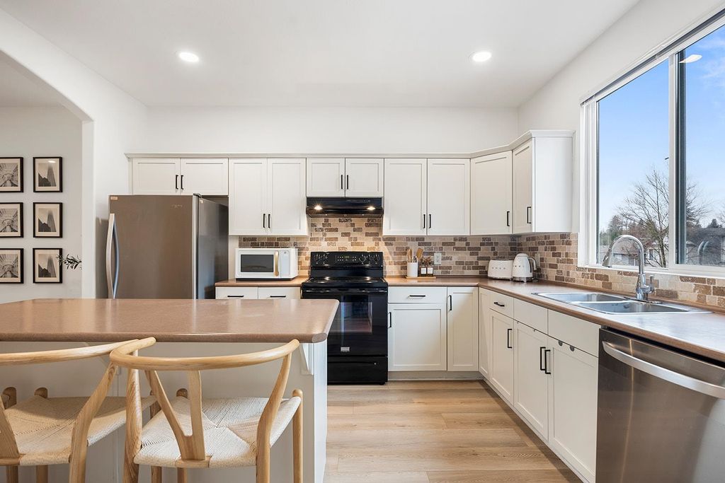listing image 1101668319170883756